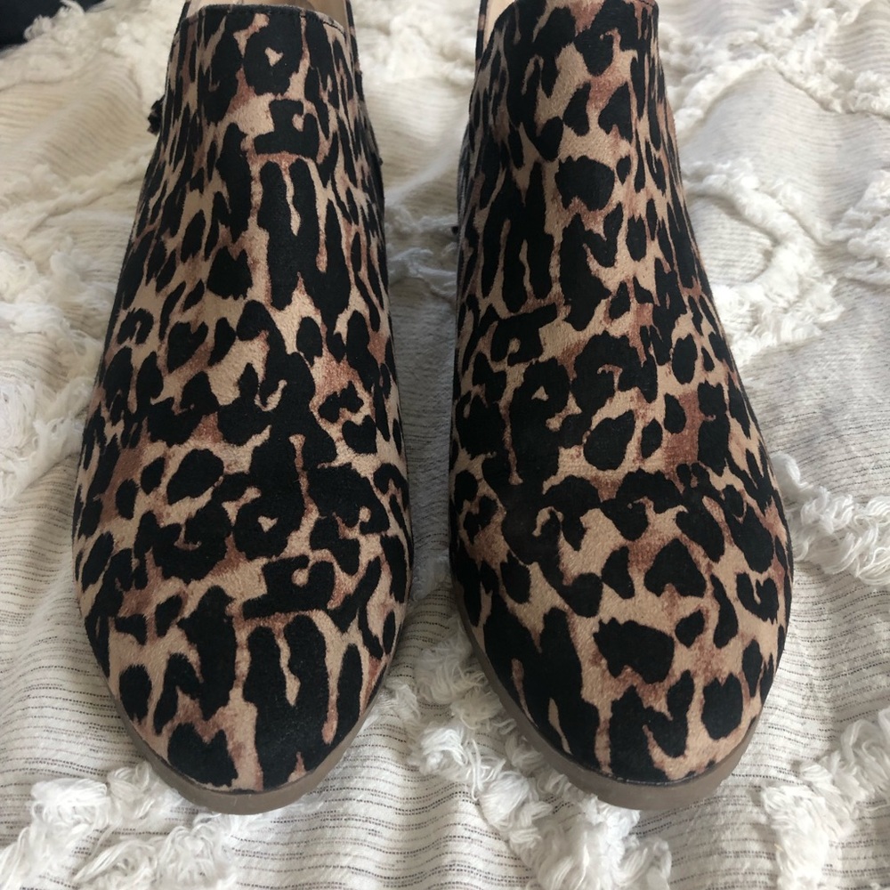 Kenneth Cole size 7.5 booties leopard print
